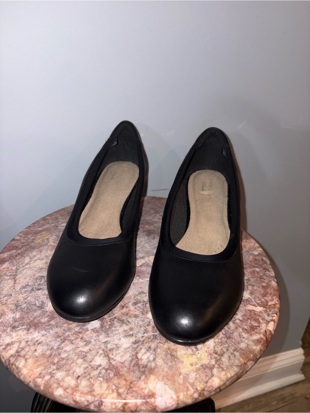 the Clarks Collection Mallory Berry Wedge Pumps size 10